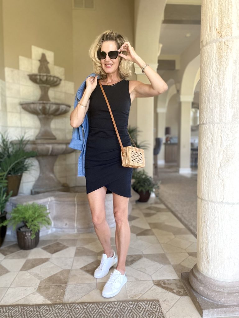 Lisa from midlifeinbloom shows a little black dress summer style